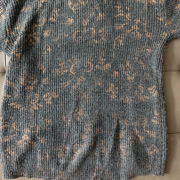 oversized and cozy gray & ross gold sweater - Picture 2 of 4